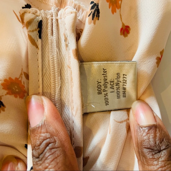 { Lauren Conrad } Floral Blouse Sz S - Picture 4 of 5